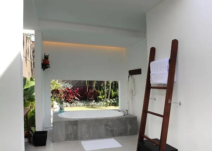 Abia Legian Hotel 5*